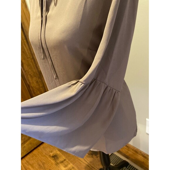 Violet & Claire Blouse Size Large Taupe Brown Bell Sleeves Flowy Classy Chic Top - Picture 3 of 10